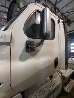 Freightliner Left Door for a 2017 Freightliner CASCADIA PX125064S