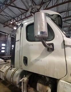 Freightliner Right Door for a 2017 Freightliner CASCADIA PX125064S