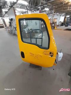 International LT625 Right Door
