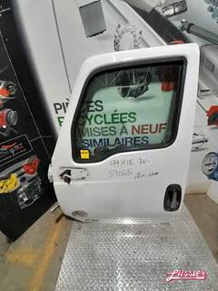 International LT625 Left Door