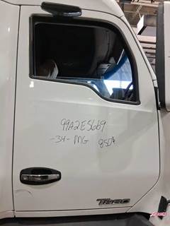 Kenworth Right Door for a 2015 Kenworth T-680