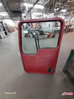 Kenworth Left Door for a 2004 Kenworth T-300