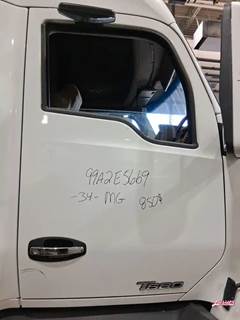 Kenworth T680 Right Door for a 2015 Kenworth T-680