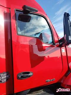Kenworth T680 Right Door for a 2017 Kenworth T-680