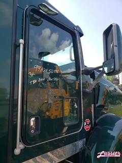 Kenworth T800 Right Door for a 2014 Kenworth T-800
