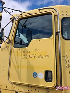 Kenworth T800 Left Door for a 2009 Kenworth T-800