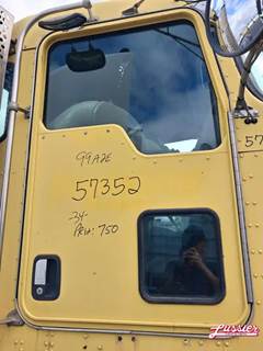 Kenworth T800 Right Door for a 2009 Kenworth T-800