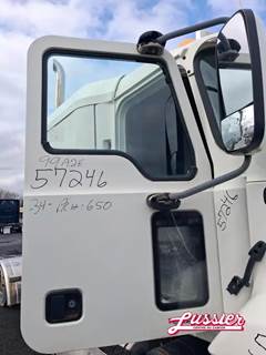 Mack VISION CXN Right Door