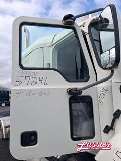 Mack VISION CXN Right Door