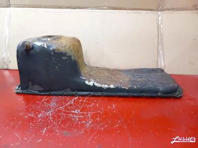 Cummins L10 Engine Oil Pan for a 2000 GMC T7500 C/O