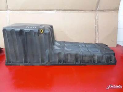 Detroit DD15 Engine Oil Pan for a 2015 Freightliner CASCADIA PX125064S T