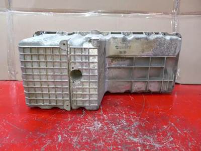 Mercedes-Benz OM906LA Engine Oil Pan