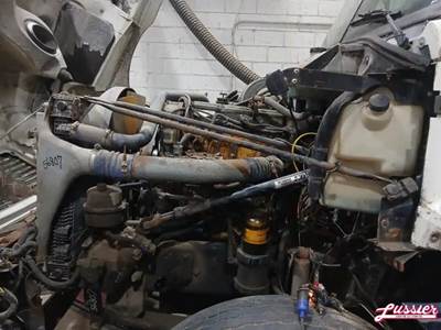 Caterpillar C15 Engine for a 2001 Freightliner COLUMBIA CL-120