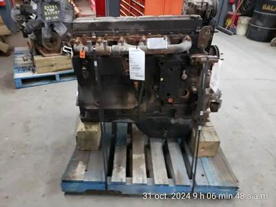 Cummins ISC 8.3 Engine for a 2006 Peterbilt 335