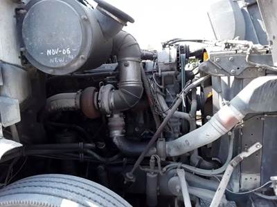 Detroit S-60 DDEC II 11.1 Engine for a 1990 White Volvo WIA64T AERO