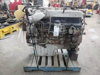 Mercedes-Benz MBE 4000 Engine for a 2005 Freightliner COLUMBIA CL-120
