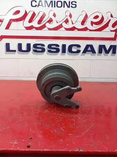 Cummins ISC 8.3 Fan Clutch for a 1999 Freightliner FLD-112