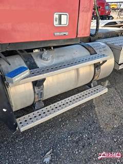 Freightliner Columbia 120 Left Fuel Tank for a 2005 Freightliner COLUMBIA CL-120