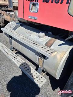 Freightliner Columbia 120 Right Fuel Tank for a 2005 Freightliner COLUMBIA CL-120