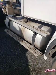 Freightliner FL112 Right Fuel Tank for a 2000 Freightliner FL-112