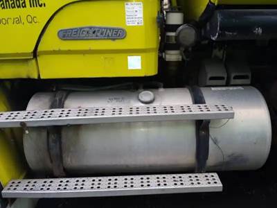 Freightliner Left Fuel Tank for a 1991 Freightliner FLC-112