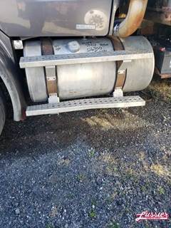 Freightliner Left Fuel Tank for a 2004 Freightliner M2-112MD