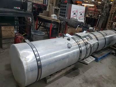 International 9900i Left Fuel Tank