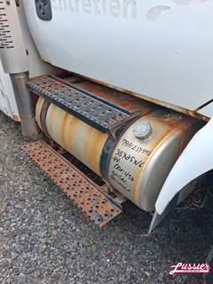International DuraStar 4300M7 Right Fuel Tank for a 2013 International 4300M7 SBA