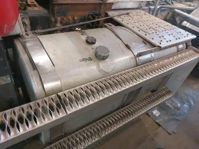 Mack CXU613 PINACLE Left Fuel Tank