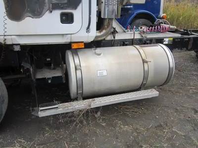 Mack Vision CXN613 Left Fuel Tank for a 2006 Mack CXN613