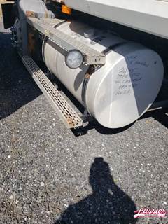 Mack Vision CXN613 Left Fuel Tank for a 2005 Mack CXN613