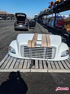 Freightliner B2 AUTOBUS Hood