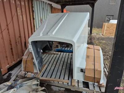 Kenworth Hood for a 2019 Kenworth W-900L
