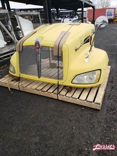 Kenworth T370 Hood for a 2009 Kenworth T-370