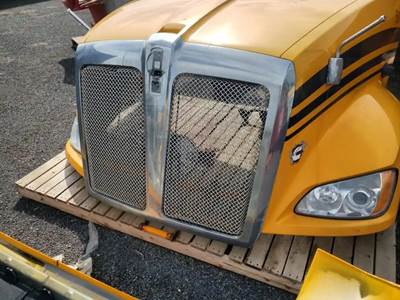 Kenworth T660 Hood for a 2014 Kenworth T700