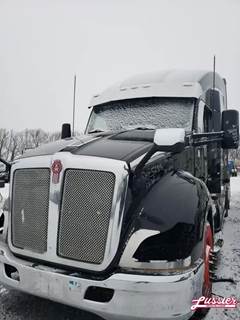 Kenworth T680 Hood for a 2016 Kenworth T-680