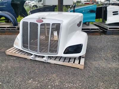 Peterbilt 579 Hood