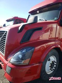 Volvo VNL64T Hood
