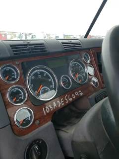 Freightliner Cascadia 125 Instrument Panel Cluster for a 2014 Freightliner CASCADIA PX125064S T