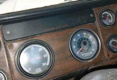 Freightliner FLD120 Instrument Panel Cluster for a 1992 Freightliner FLD-120