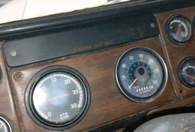 Freightliner FLD120 Instrument Panel Cluster for a 1992 Freightliner FLD-120