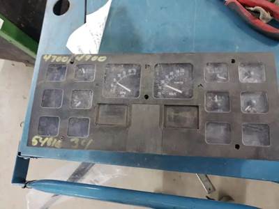 International 4900 Instrument Panel Cluster