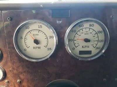 International 9200i Instrument Panel Cluster