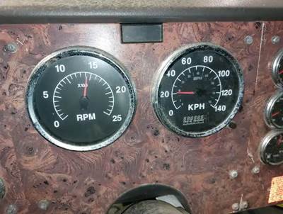 International 9900i Instrument Panel Cluster