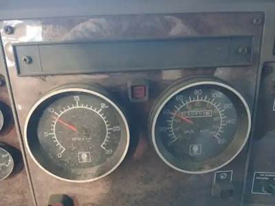 Kenworth Instrument Panel Cluster for a 2007 Kenworth T-300