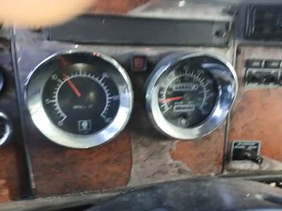 Kenworth Instrument Panel Cluster for a 2007 Kenworth T-300