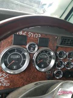 Kenworth Instrument Panel Cluster for a 2006 Kenworth T-800