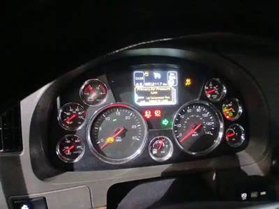 Kenworth T680 Instrument Panel Cluster for a 2014 Kenworth T-680