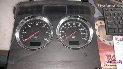 Kenworth T800 Instrument Panel Cluster for a 2012 Kenworth T-800