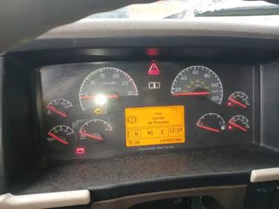 Volvo VNL Instrument Panel Cluster